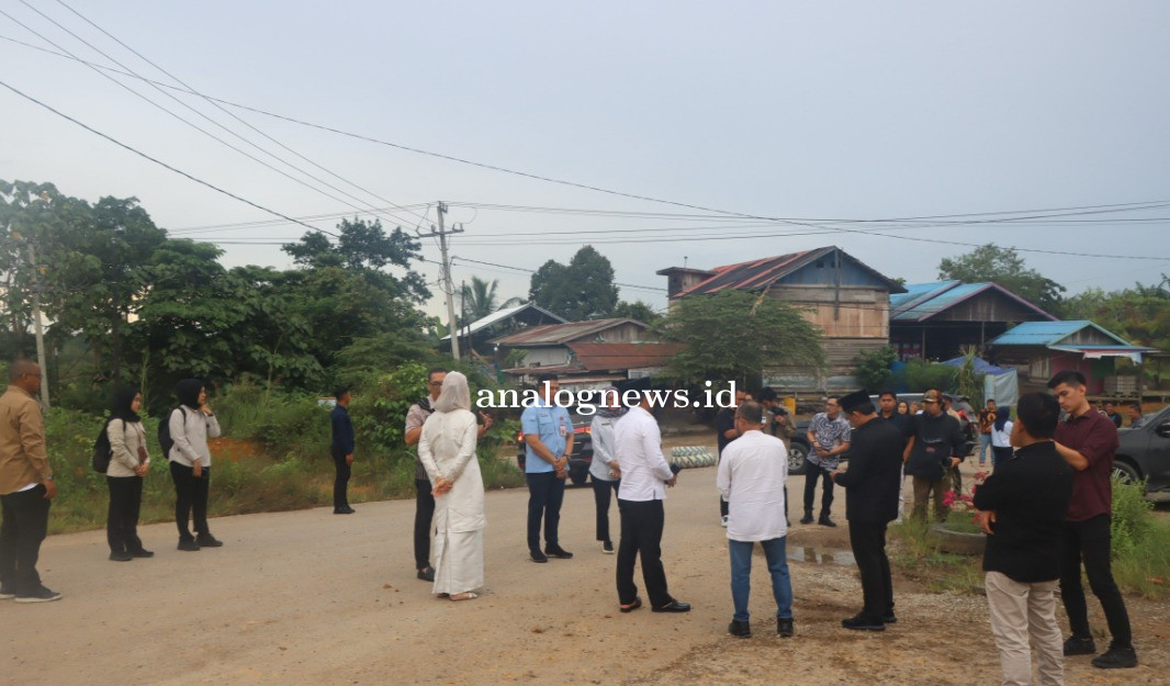 DPRD dan Gubernur Kaltim Tinjau Jalan Poros Kukar-Kubar Prioritas Infrastruktur