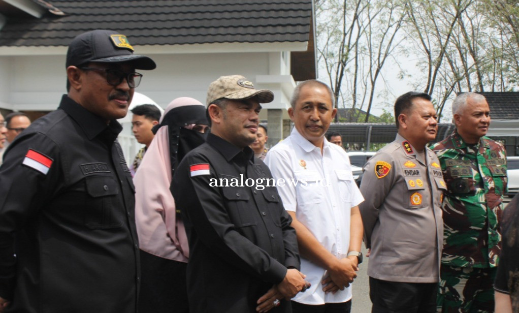 Ketua DPRD Serahkan Bantuan Gratispol-Jospol untuk Warga Bontang