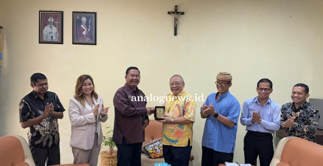 Ekti Imanuel Kunjungi Keuskupan Agung Samarinda, Tegaskan Komitmen Jaga Kerukunan Umat Beragama