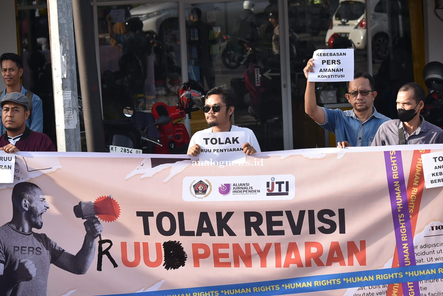 Jurnalis_Bontang,_Kaltim.jpg