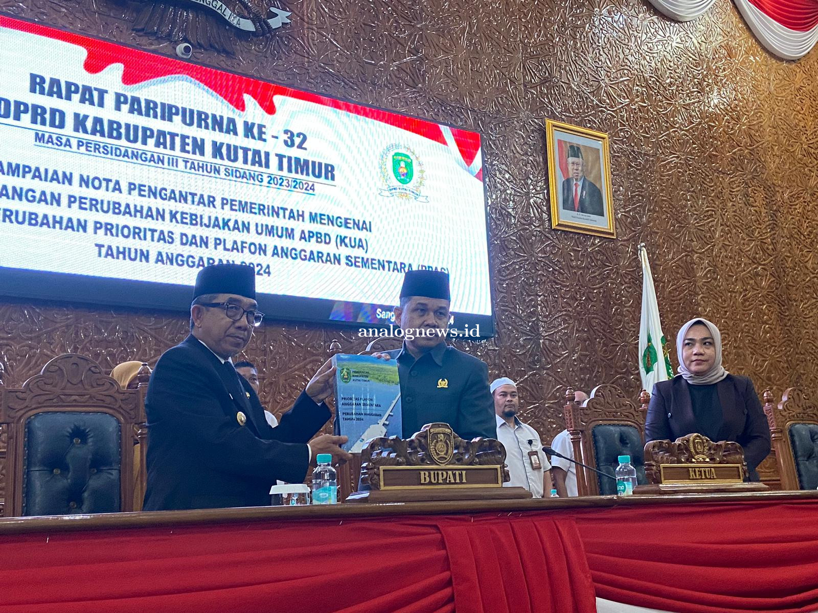 Rapat_Parupurna_DPRD_Kutai_Timur_ke-32.jpg
